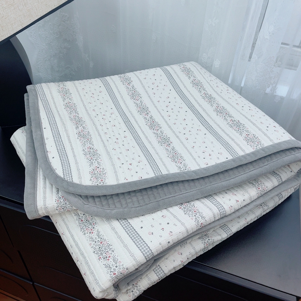 91家纺网 家纺一手货源 找家纺 暖居 2025新款棉加绒印花床盖 灰宵