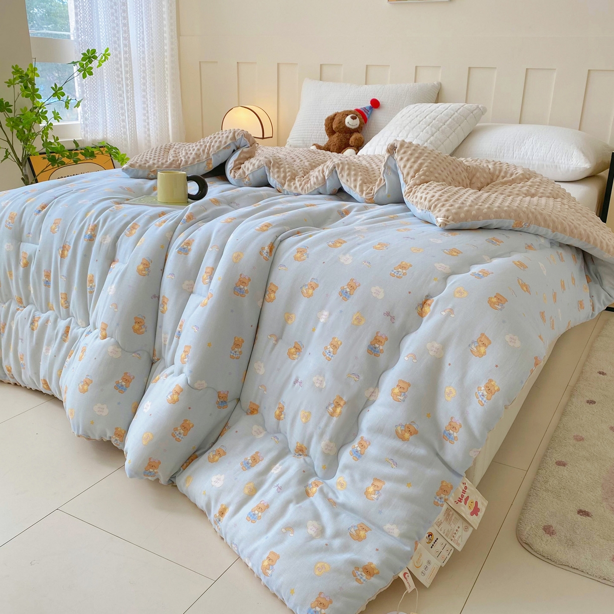 91家纺网 家纺一手货源 找家纺 小叮当家纺仓储工厂店 2025新款A类母婴级全棉双层纱婴儿绒210g豆豆被20%大豆纤维单人双人被芯 彩虹小熊