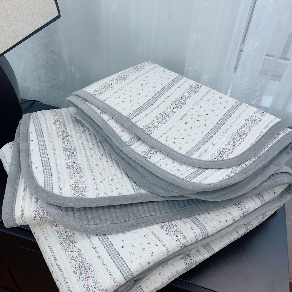 91家纺网 家纺一手货源 找家纺 暖居 2025新款棉加绒印花床盖 灰宵