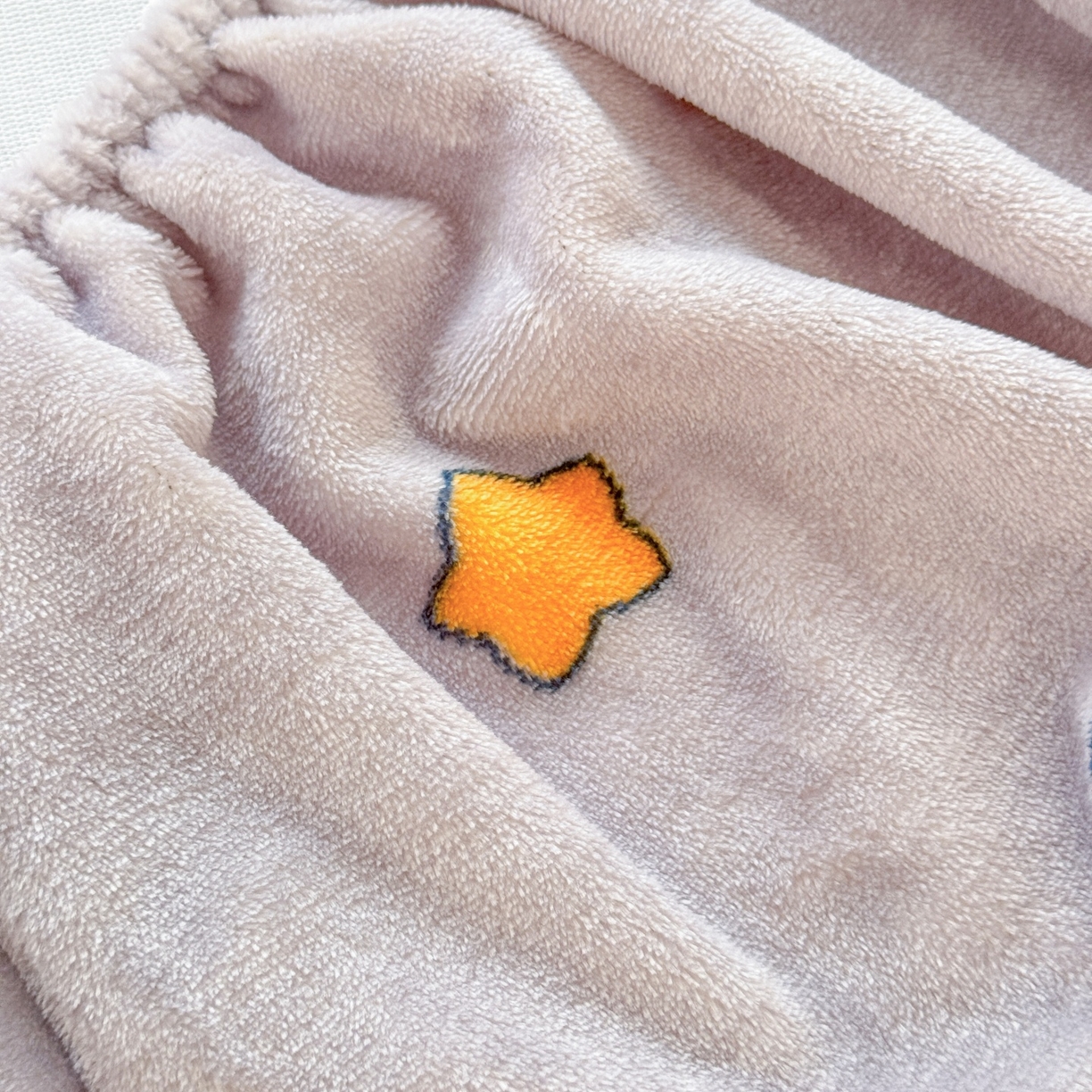 91家纺网 家纺一手货源 找家纺 （总）名兮家居 2025新款高克重印花牛奶绒单床笠床笠单件