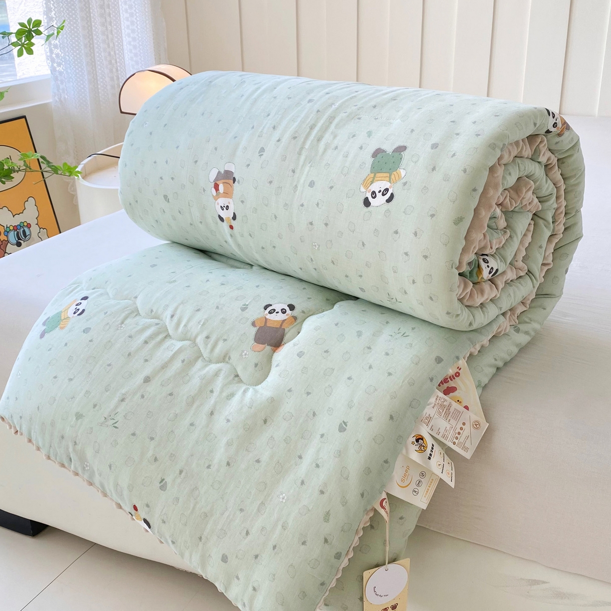91家纺网 家纺一手货源 找家纺 小叮当家纺仓储工厂店 2025新款A类母婴级全棉双层纱婴儿绒210g豆豆被20%大豆纤维单人双人被芯 功夫熊猫