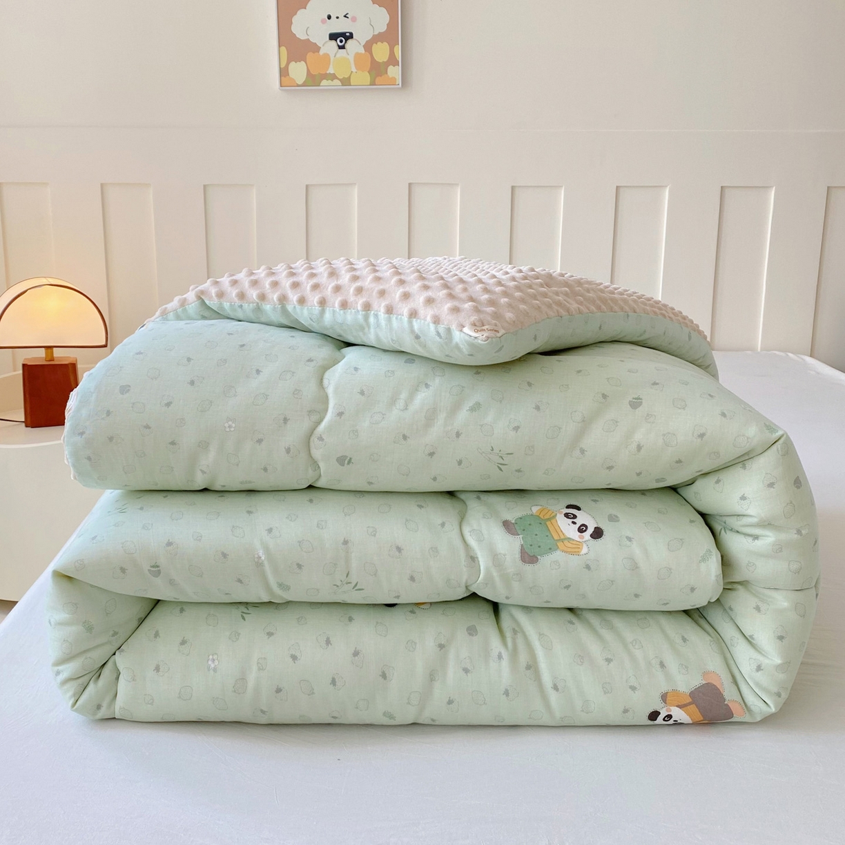 91家纺网 家纺一手货源 找家纺 小叮当家纺仓储工厂店 2025新款A类母婴级全棉双层纱婴儿绒210g豆豆被20%大豆纤维单人双人被芯 功夫熊猫