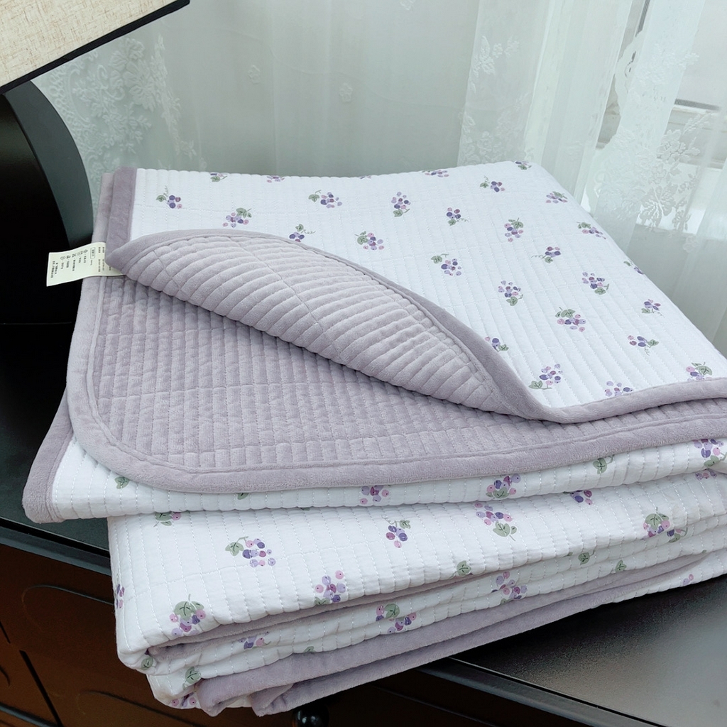 91家纺网 家纺一手货源 找家纺 暖居 2025新款棉加绒印花床盖 葡萄精灵