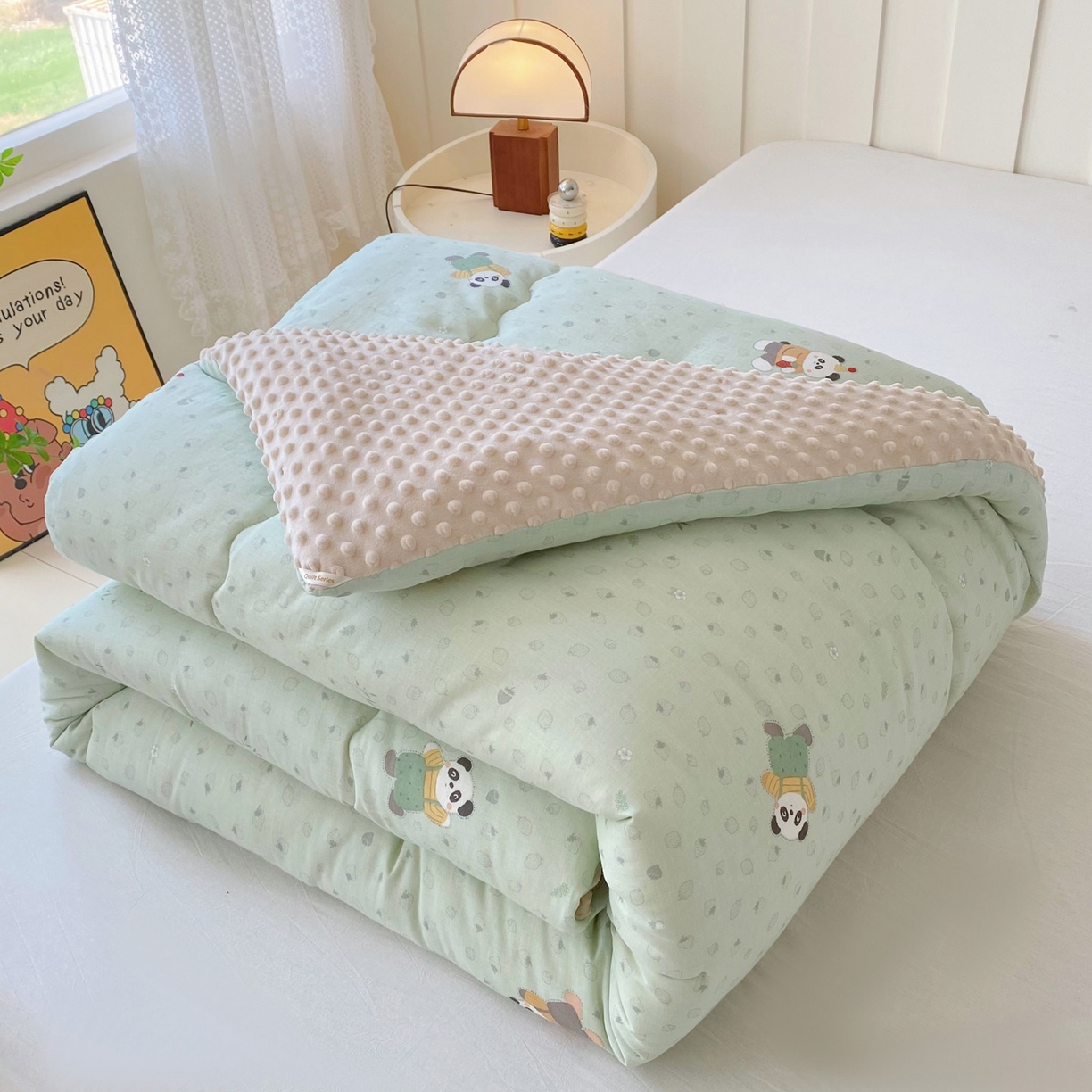 91家纺网 家纺一手货源 找家纺 小叮当家纺仓储工厂店 2025新款A类母婴级全棉双层纱婴儿绒210g豆豆被20%大豆纤维单人双人被芯 功夫熊猫