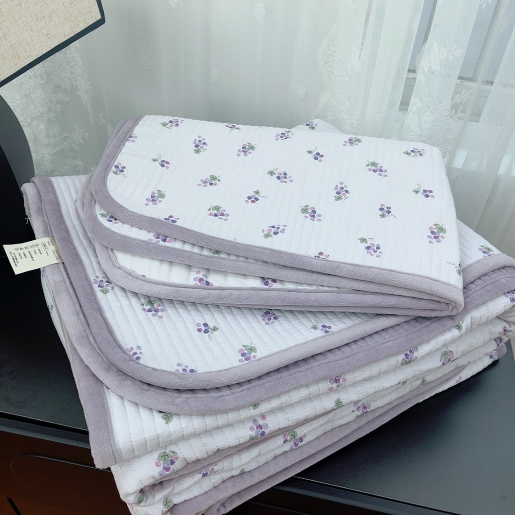 91家纺网 家纺一手货源 找家纺 暖居 2025新款棉加绒印花床盖 葡萄精灵