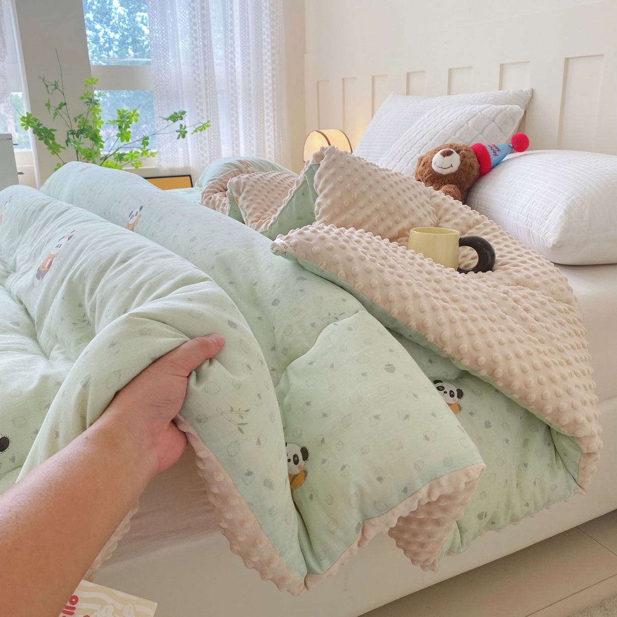 91家纺网 家纺一手货源 找家纺 小叮当家纺仓储工厂店 2025新款A类母婴级全棉双层纱婴儿绒210g豆豆被20%大豆纤维单人双人被芯 功夫熊猫