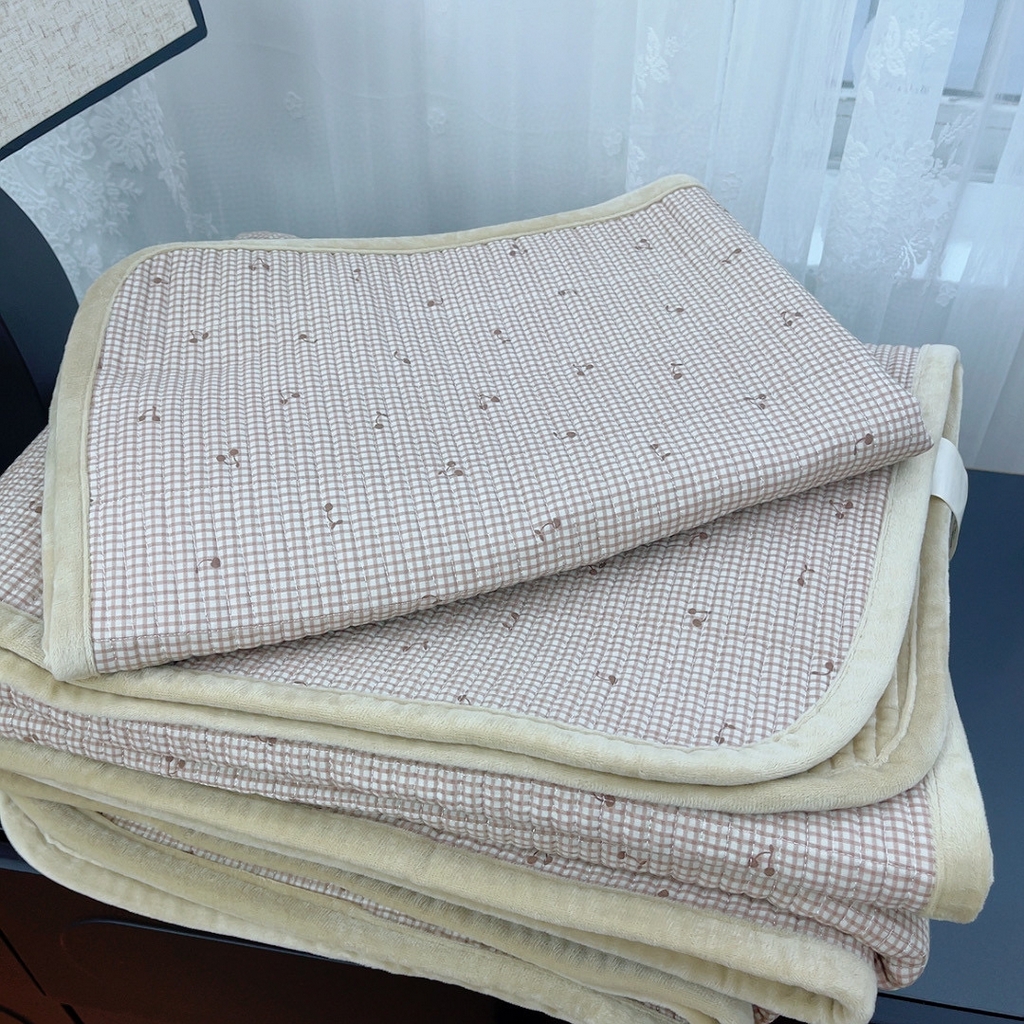 91家纺网 家纺一手货源 找家纺 暖居 2025新款棉加绒印花床盖 芍药卡其