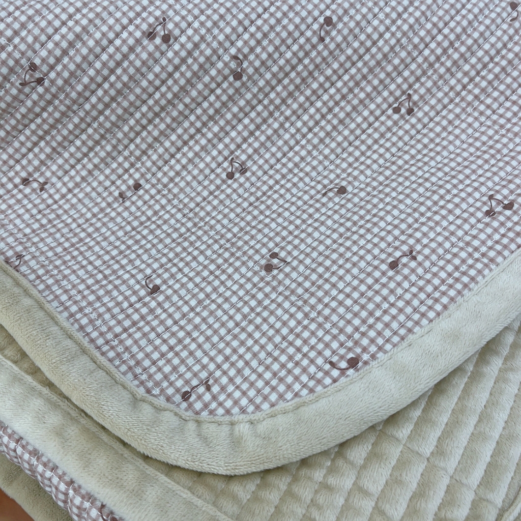 91家纺网 家纺一手货源 找家纺 暖居 2025新款棉加绒印花床盖 芍药卡其