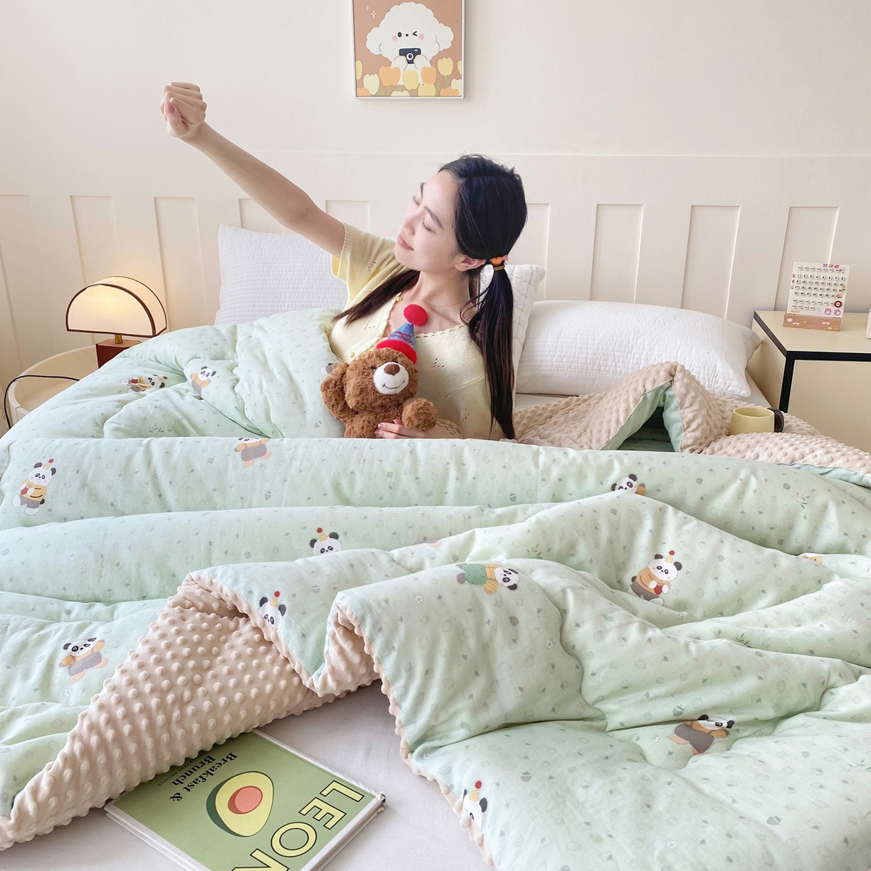 91家纺网 家纺一手货源 找家纺 小叮当家纺仓储工厂店 2025新款A类母婴级全棉双层纱婴儿绒210g豆豆被20%大豆纤维单人双人被芯 功夫熊猫