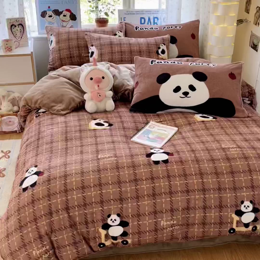 91家纺网 家纺一手货源 找家纺 如一 2025新款高克重卡通印花牛奶绒四件套第二批 小熊猫
