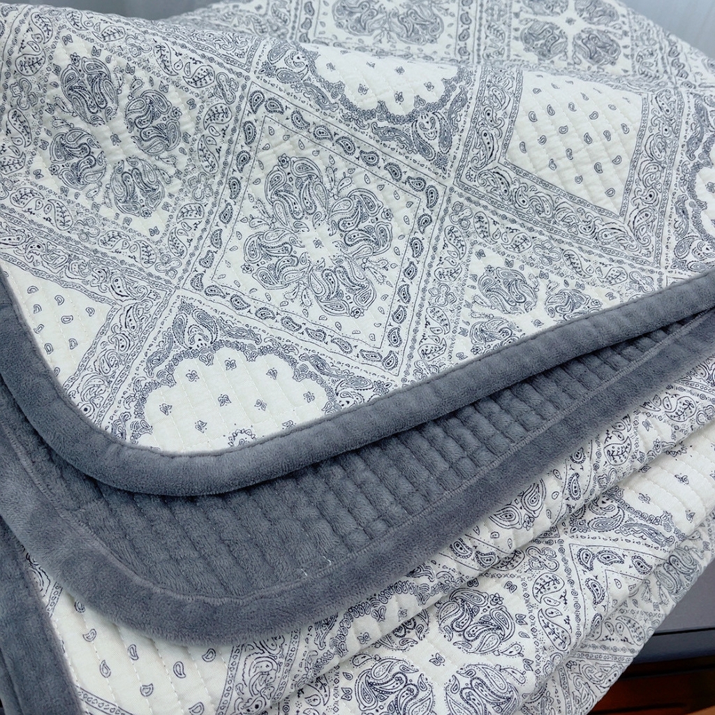 91家纺网 家纺一手货源 找家纺 暖居 2025新款棉加绒印花床盖 修罗