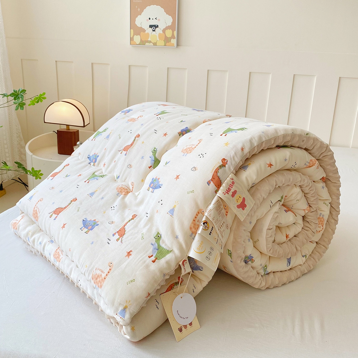 91家纺网 家纺一手货源 找家纺 小叮当家纺仓储工厂店 2025新款A类母婴级全棉双层纱婴儿绒210g豆豆被20%大豆纤维单人双人被芯 恐龙世界