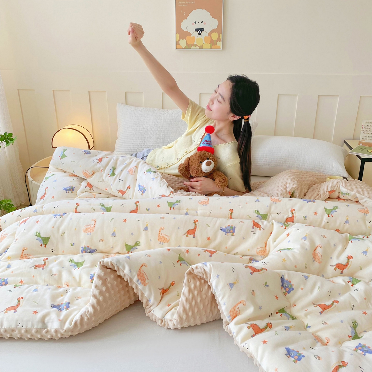 91家纺网 家纺一手货源 找家纺 小叮当家纺仓储工厂店 2025新款A类母婴级全棉双层纱婴儿绒210g豆豆被20%大豆纤维单人双人被芯 恐龙世界