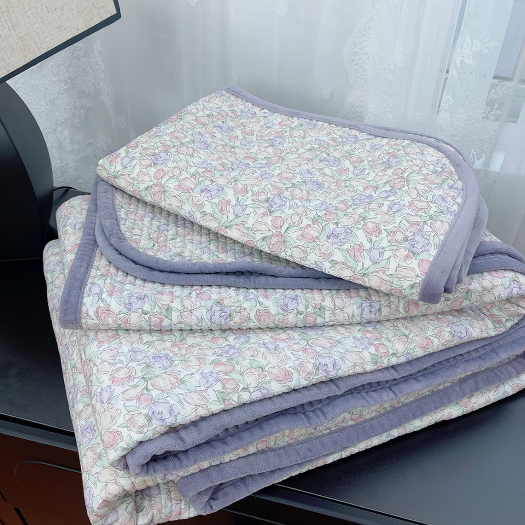 暖居 2025新款棉加绒印花床盖 紫藤