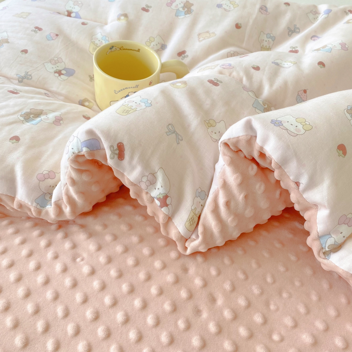 91家纺网 家纺一手货源 找家纺 小叮当家纺仓储工厂店 2025新款A类母婴级全棉双层纱婴儿绒210g豆豆被20%大豆纤维单人双人被芯 莓烦恼