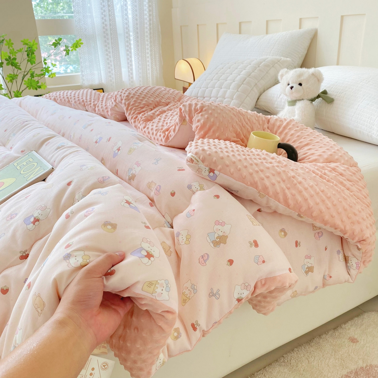 91家纺网 家纺一手货源 找家纺 小叮当家纺仓储工厂店 2025新款A类母婴级全棉双层纱婴儿绒210g豆豆被20%大豆纤维单人双人被芯 莓烦恼