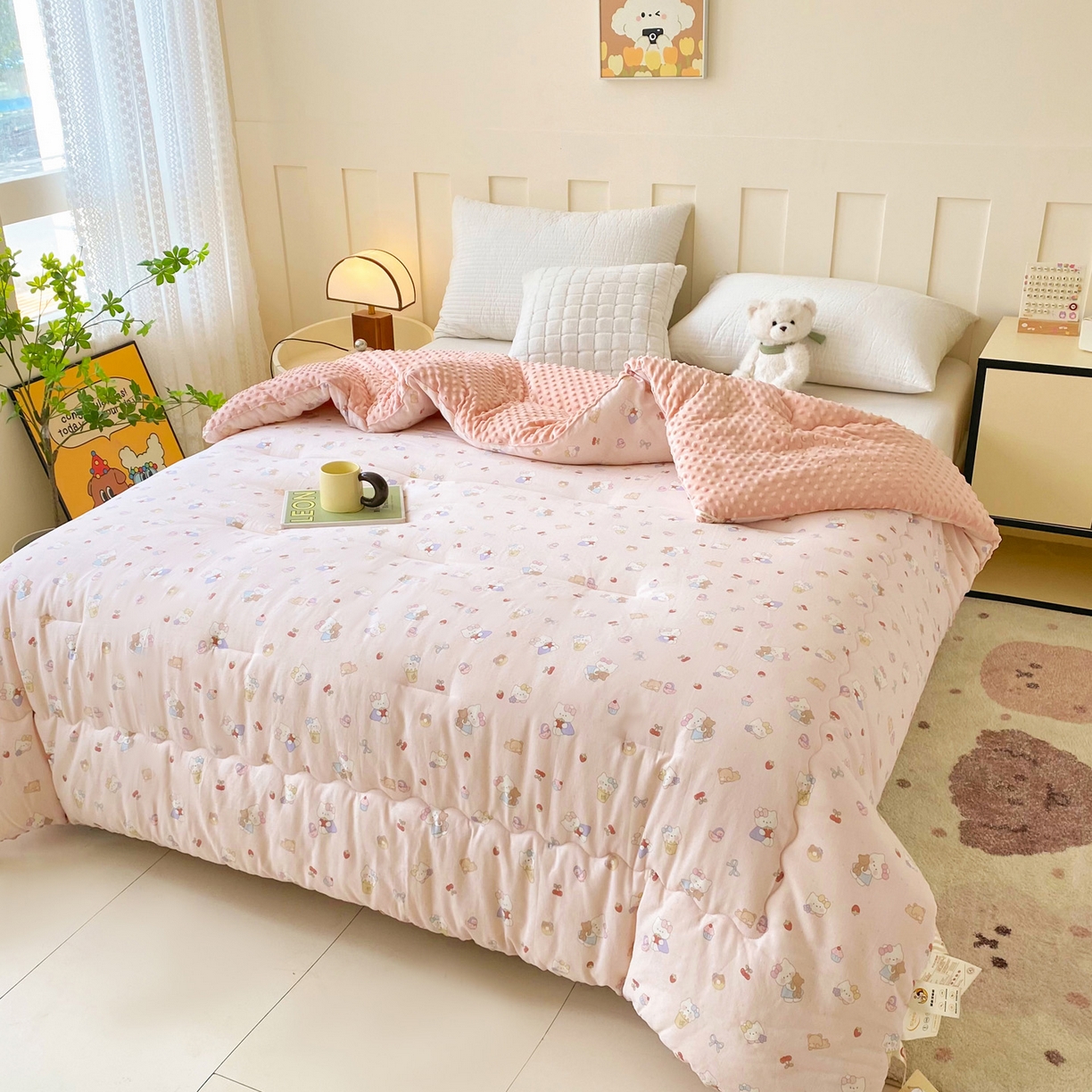 91家纺网 家纺一手货源 找家纺 小叮当家纺仓储工厂店 2025新款A类母婴级全棉双层纱婴儿绒210g豆豆被20%大豆纤维单人双人被芯 莓烦恼