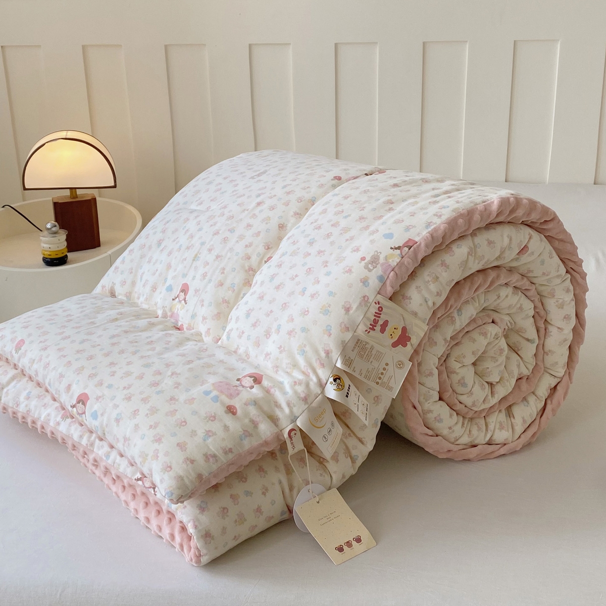 91家纺网 家纺一手货源 找家纺 小叮当家纺仓储工厂店 2025新款A类母婴级全棉双层纱婴儿绒210g豆豆被20%大豆纤维单人双人被芯 蜜桃小姐