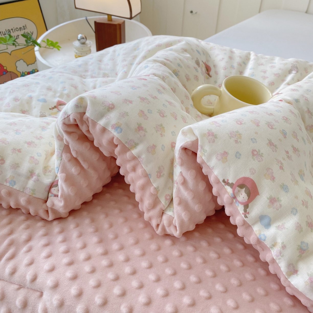 91家纺网 家纺一手货源 找家纺 小叮当家纺仓储工厂店 2025新款A类母婴级全棉双层纱婴儿绒210g豆豆被20%大豆纤维单人双人被芯 蜜桃小姐