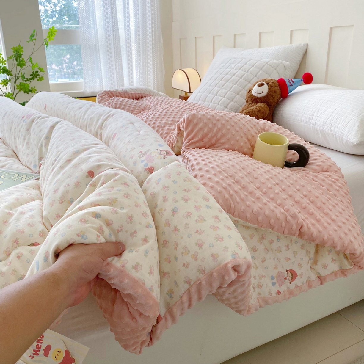 91家纺网 家纺一手货源 找家纺 小叮当家纺仓储工厂店 2025新款A类母婴级全棉双层纱婴儿绒210g豆豆被20%大豆纤维单人双人被芯 蜜桃小姐