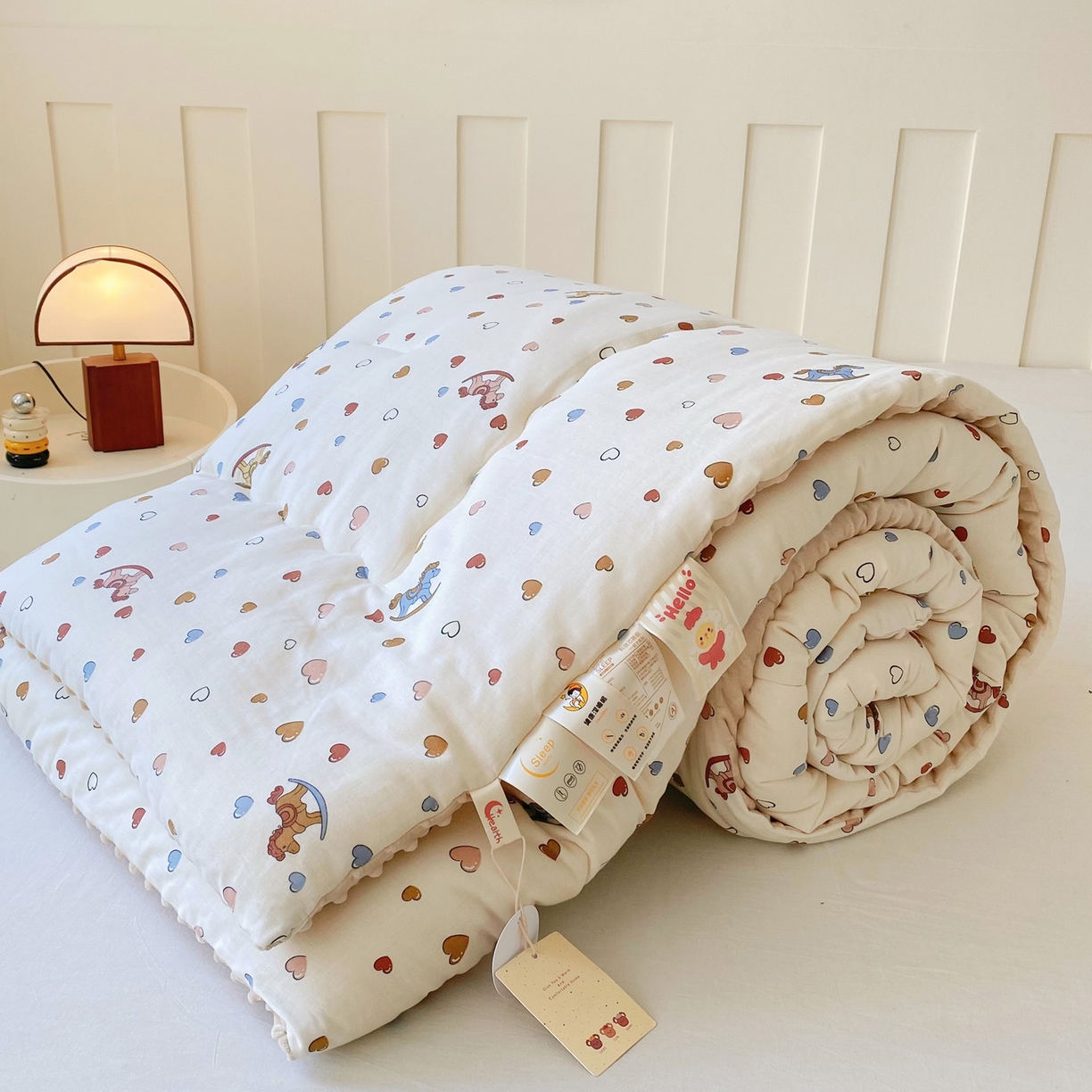 91家纺网 家纺一手货源 找家纺 小叮当家纺仓储工厂店 2025新款A类母婴级全棉双层纱婴儿绒210g豆豆被20%大豆纤维单人双人被芯 木马梦幻