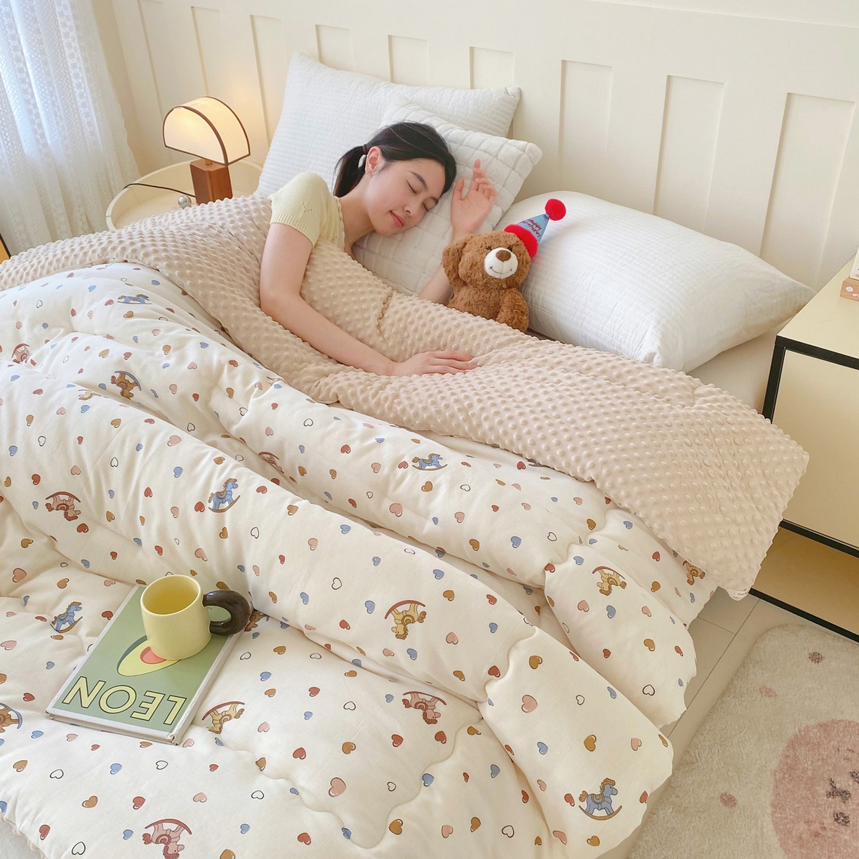 91家纺网 家纺一手货源 找家纺 小叮当家纺仓储工厂店 2025新款A类母婴级全棉双层纱婴儿绒210g豆豆被20%大豆纤维单人双人被芯 木马梦幻