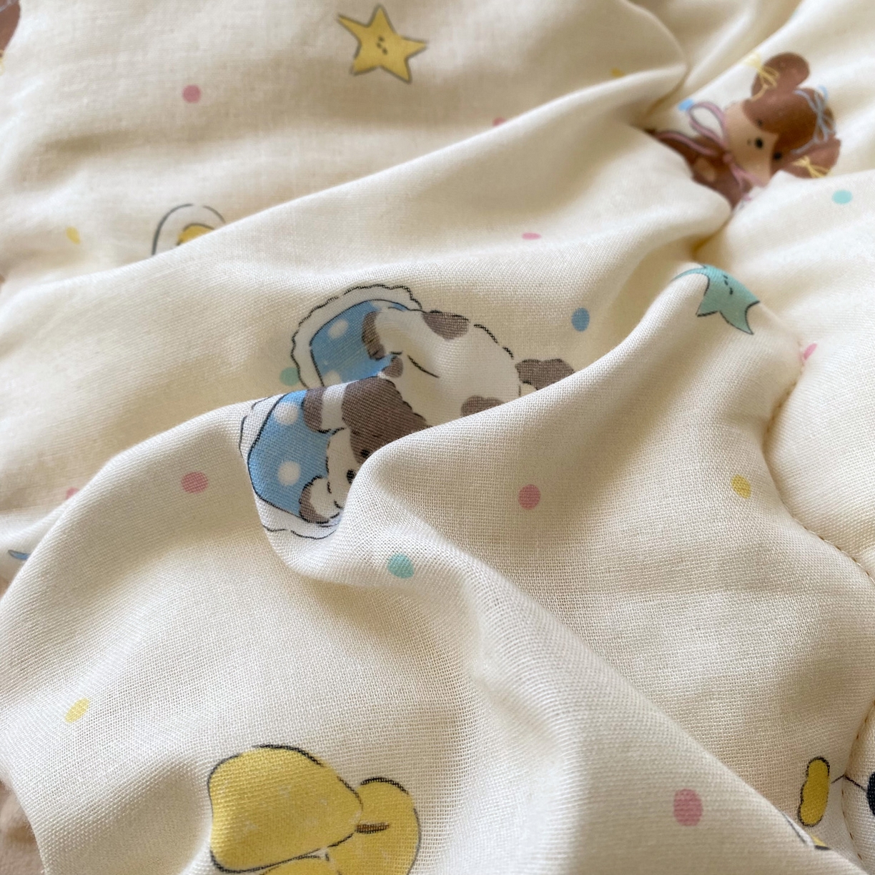 91家纺网 家纺一手货源 找家纺 小叮当家纺仓储工厂店 2025新款A类母婴级全棉双层纱婴儿绒210g豆豆被20%大豆纤维单人双人被芯 派宠