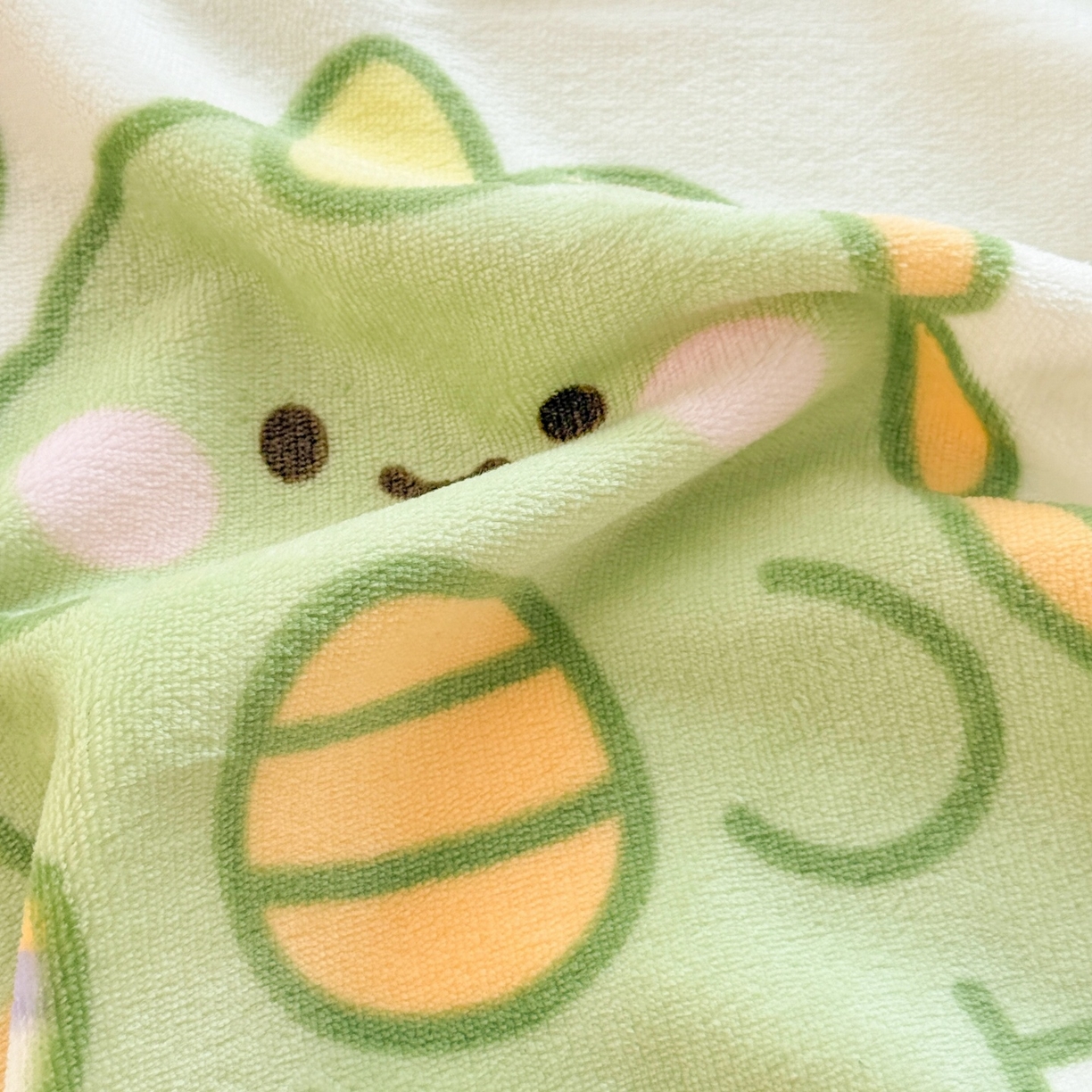 91家纺网 家纺一手货源 找家纺 名兮家居 2025新款高克重印花牛奶绒单床笠床笠单件 彩虹奶龙