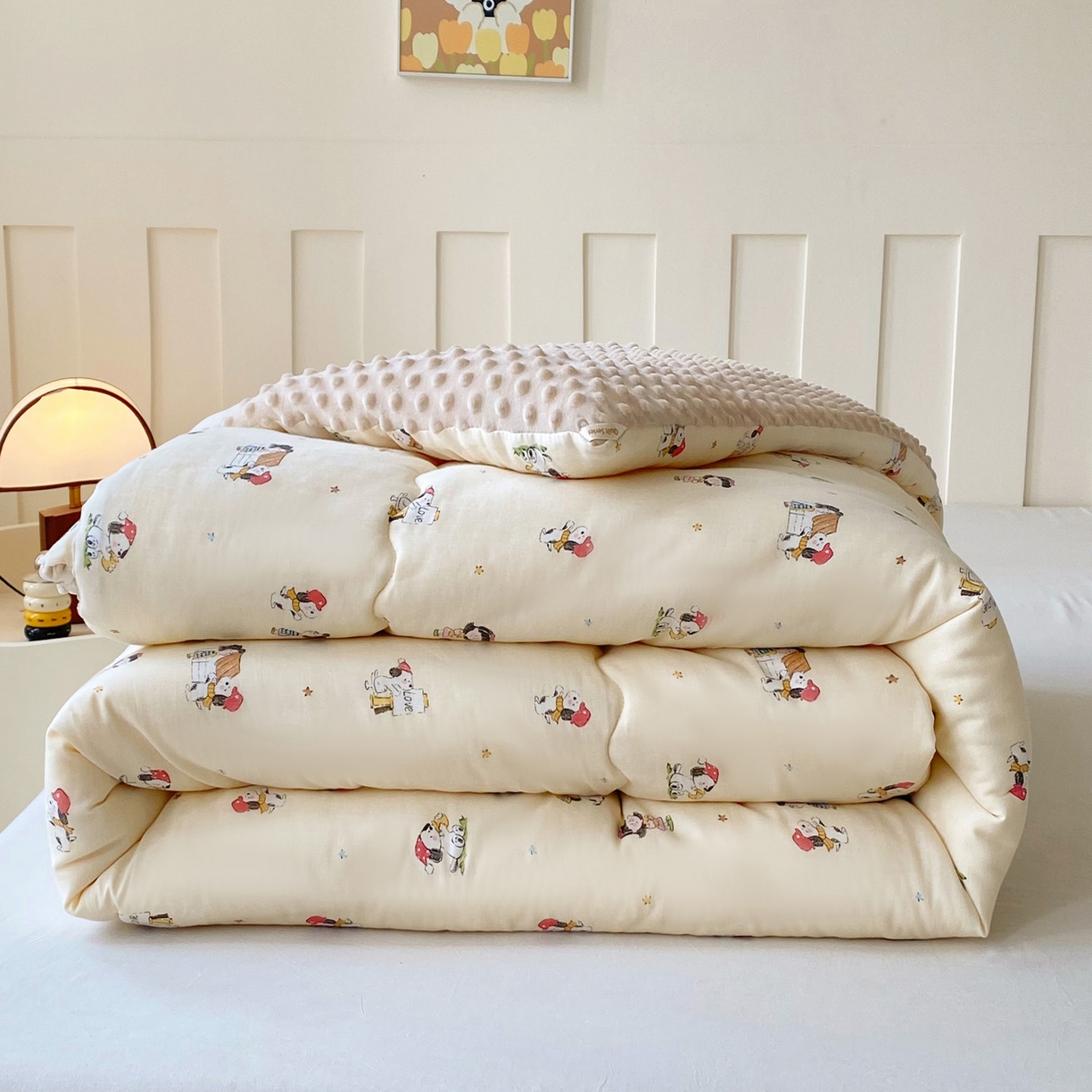 91家纺网 家纺一手货源 找家纺 小叮当家纺仓储工厂店 2025新款A类母婴级全棉双层纱婴儿绒210g豆豆被20%大豆纤维单人双人被芯 派克