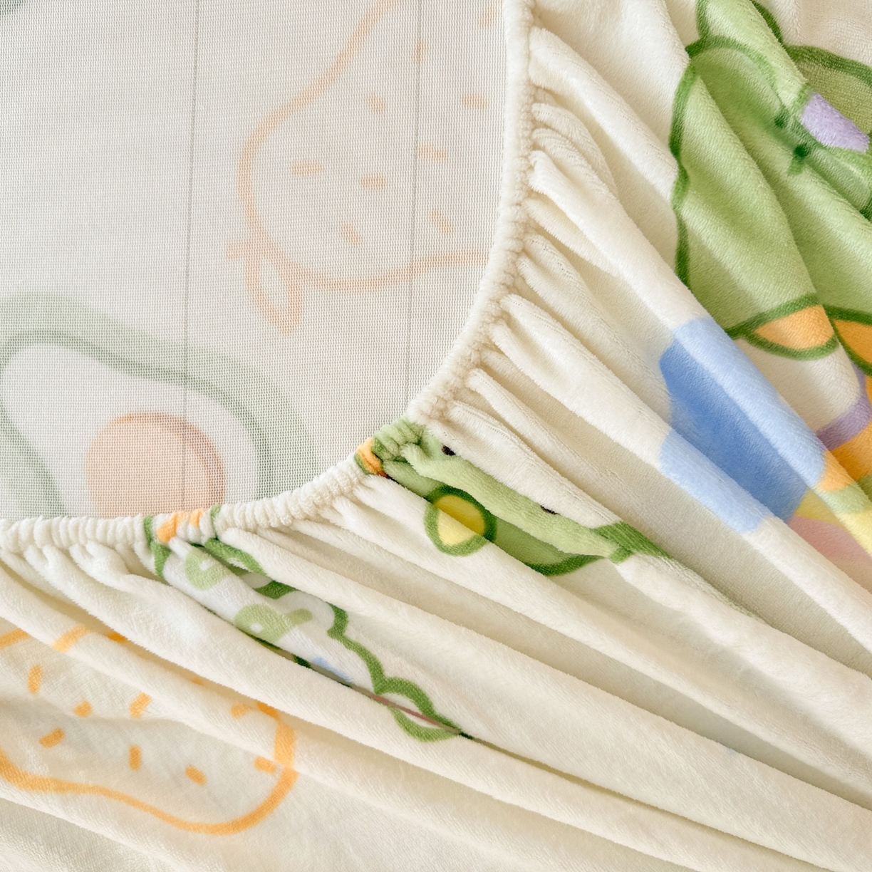 91家纺网 家纺一手货源 找家纺 名兮家居 2025新款高克重印花牛奶绒单床笠床笠单件 彩虹奶龙