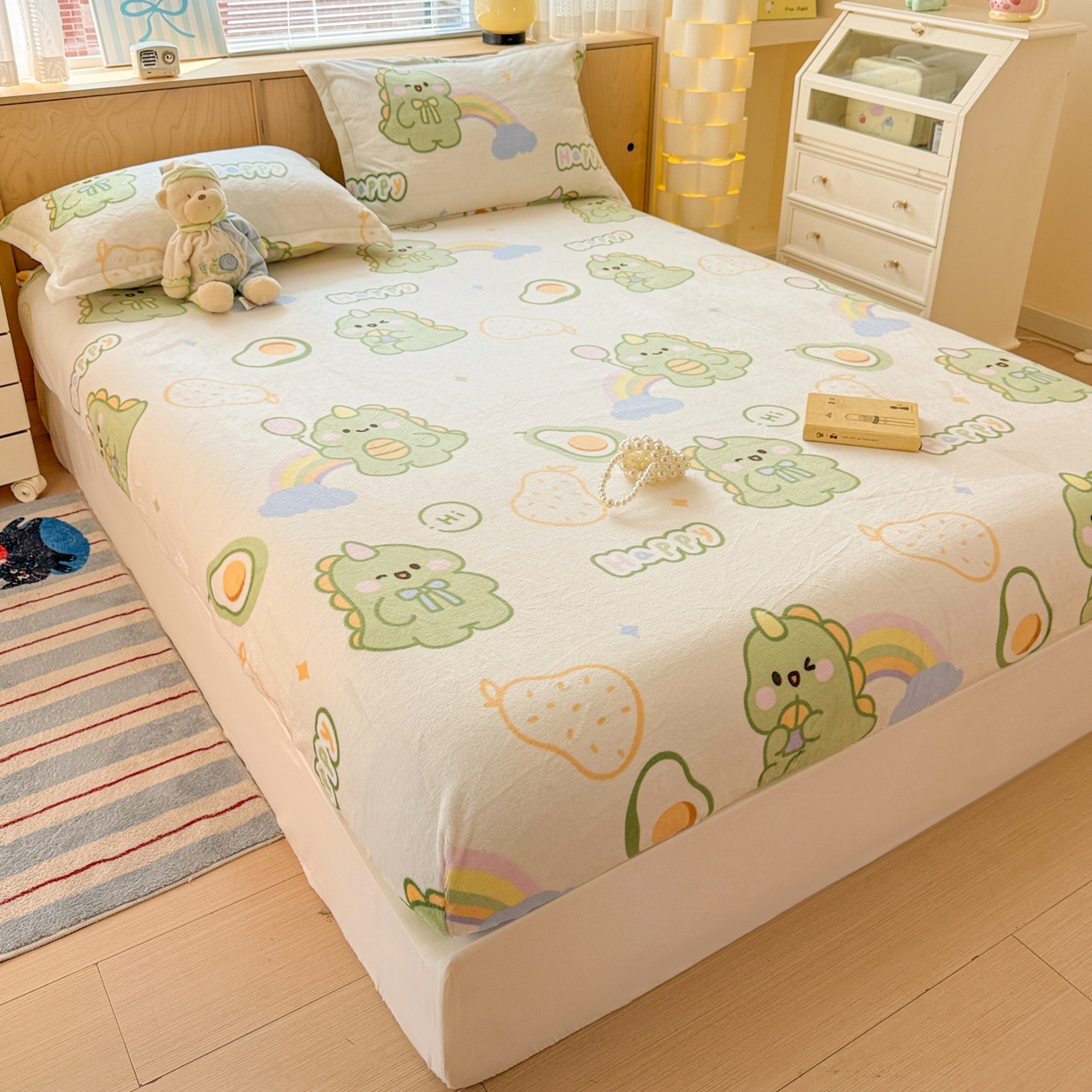 91家纺网 家纺一手货源 找家纺 名兮家居 2025新款高克重印花牛奶绒单床笠床笠单件 彩虹奶龙