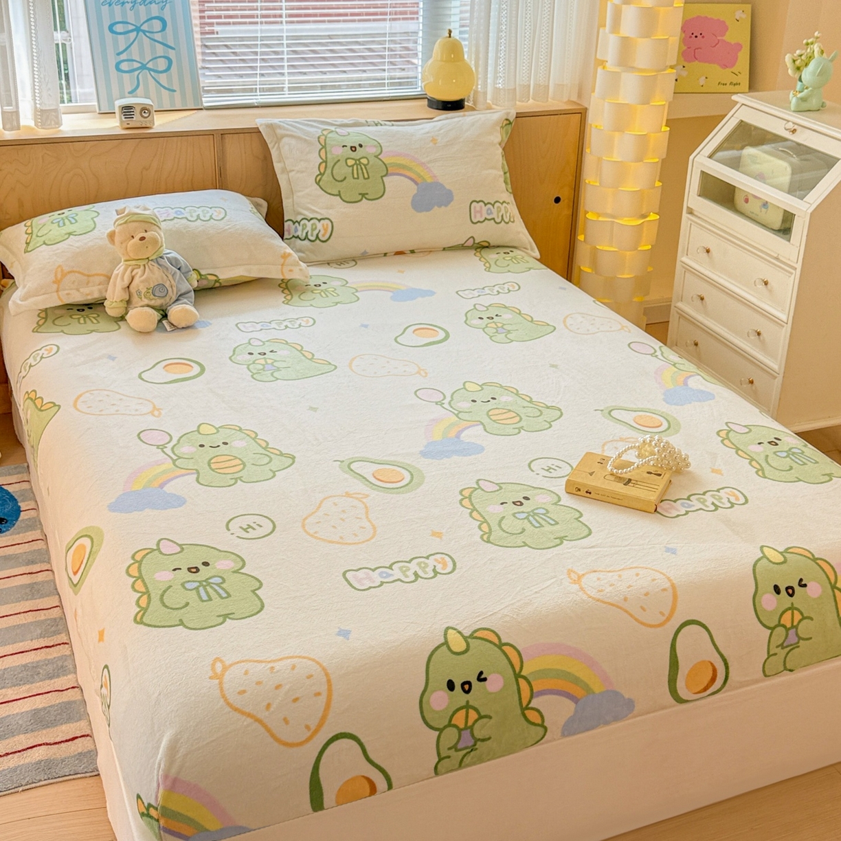 91家纺网 家纺一手货源 找家纺 名兮家居 2025新款高克重印花牛奶绒单床笠床笠单件 彩虹奶龙