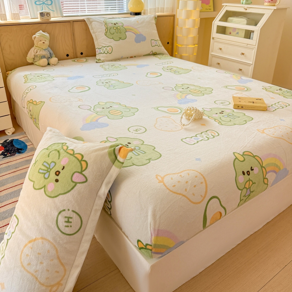 91家纺网 家纺一手货源 找家纺 名兮家居 2025新款高克重印花牛奶绒单床笠床笠单件 彩虹奶龙