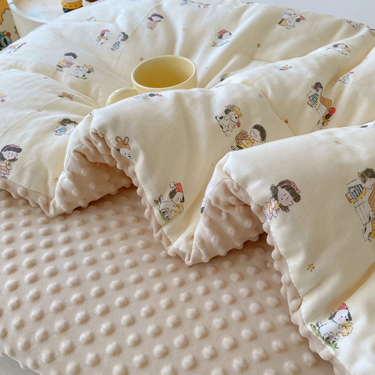 91家纺网 家纺一手货源 找家纺 小叮当家纺仓储工厂店 2025新款A类母婴级全棉双层纱婴儿绒210g豆豆被20%大豆纤维单人双人被芯 派克