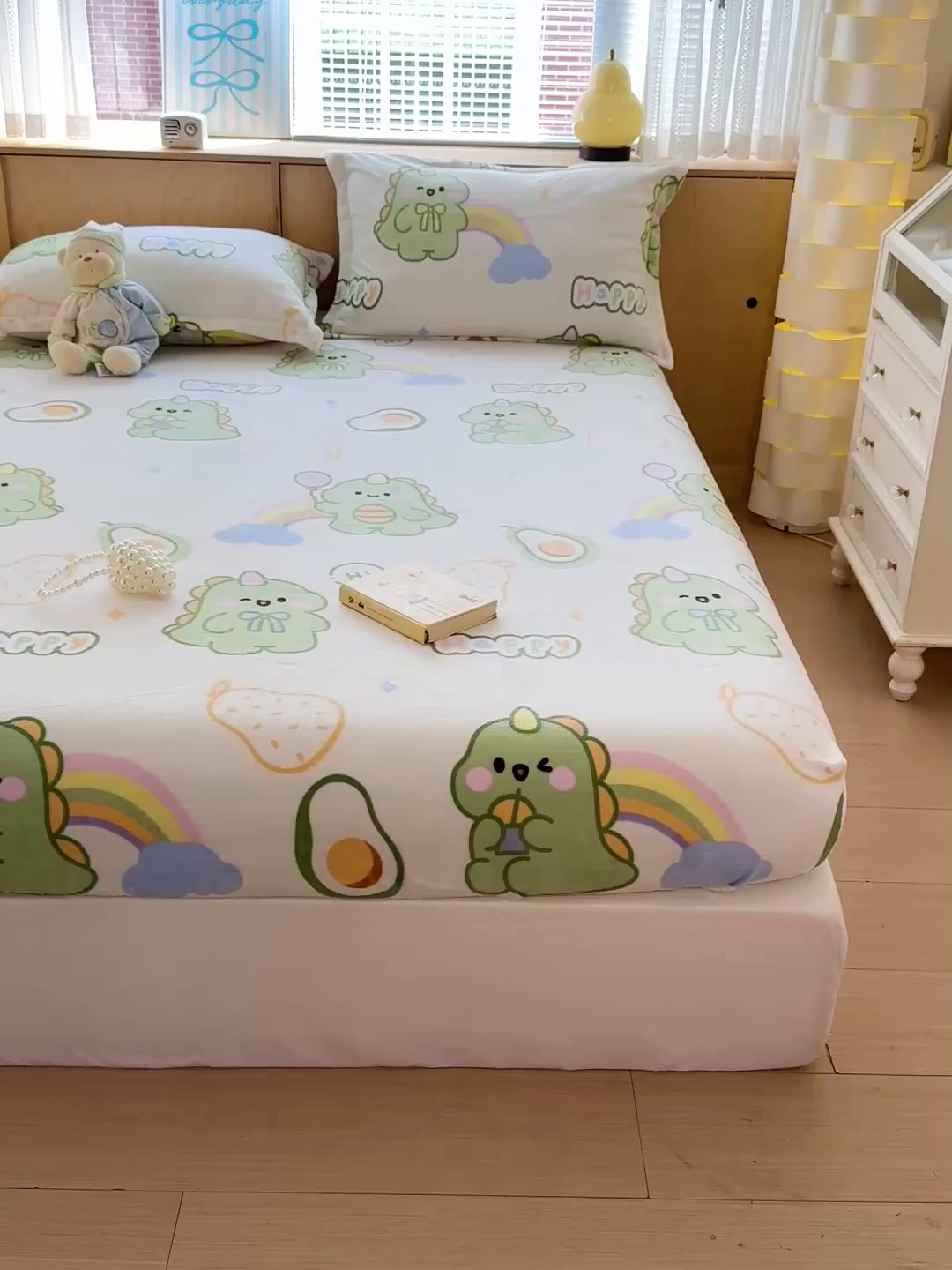 91家纺网 家纺一手货源 找家纺 名兮家居 2025新款高克重印花牛奶绒单床笠床笠单件 彩虹奶龙