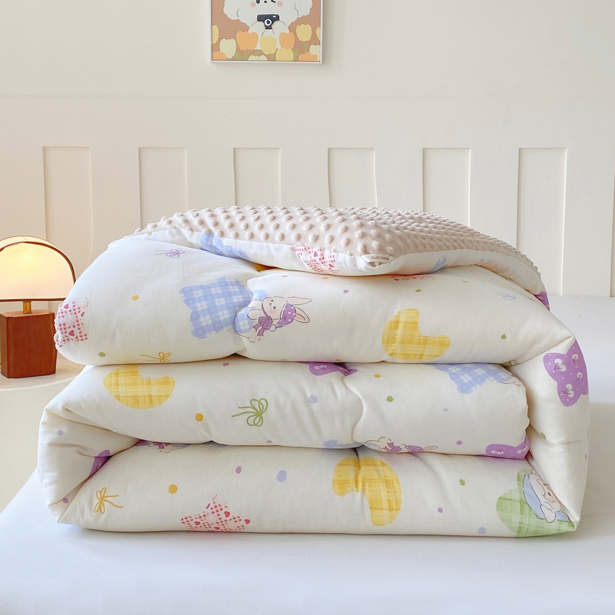 91家纺网 家纺一手货源 找家纺 小叮当家纺仓储工厂店 2025新款A类母婴级全棉双层纱婴儿绒210g豆豆被20%大豆纤维单人双人被芯 柔星梦香