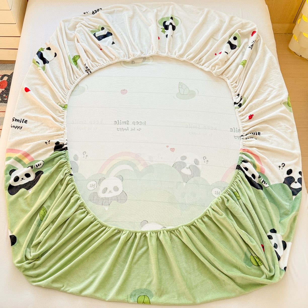 91家纺网 家纺一手货源 找家纺 名兮家居 2025新款高克重印花牛奶绒单床笠床笠单件 彩虹熊猫-果绿