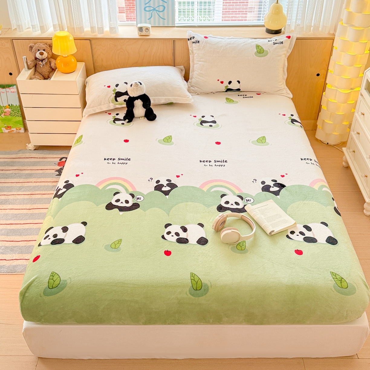 91家纺网 家纺一手货源 找家纺 名兮家居 2025新款高克重印花牛奶绒单床笠床笠单件 彩虹熊猫-果绿