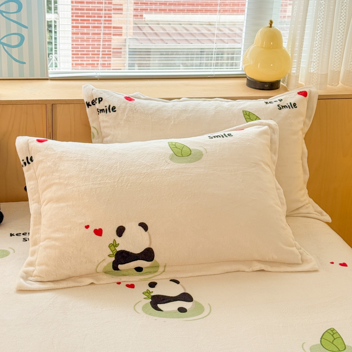 91家纺网 家纺一手货源 找家纺 名兮家居 2025新款高克重印花牛奶绒单床笠床笠单件 彩虹熊猫-果绿