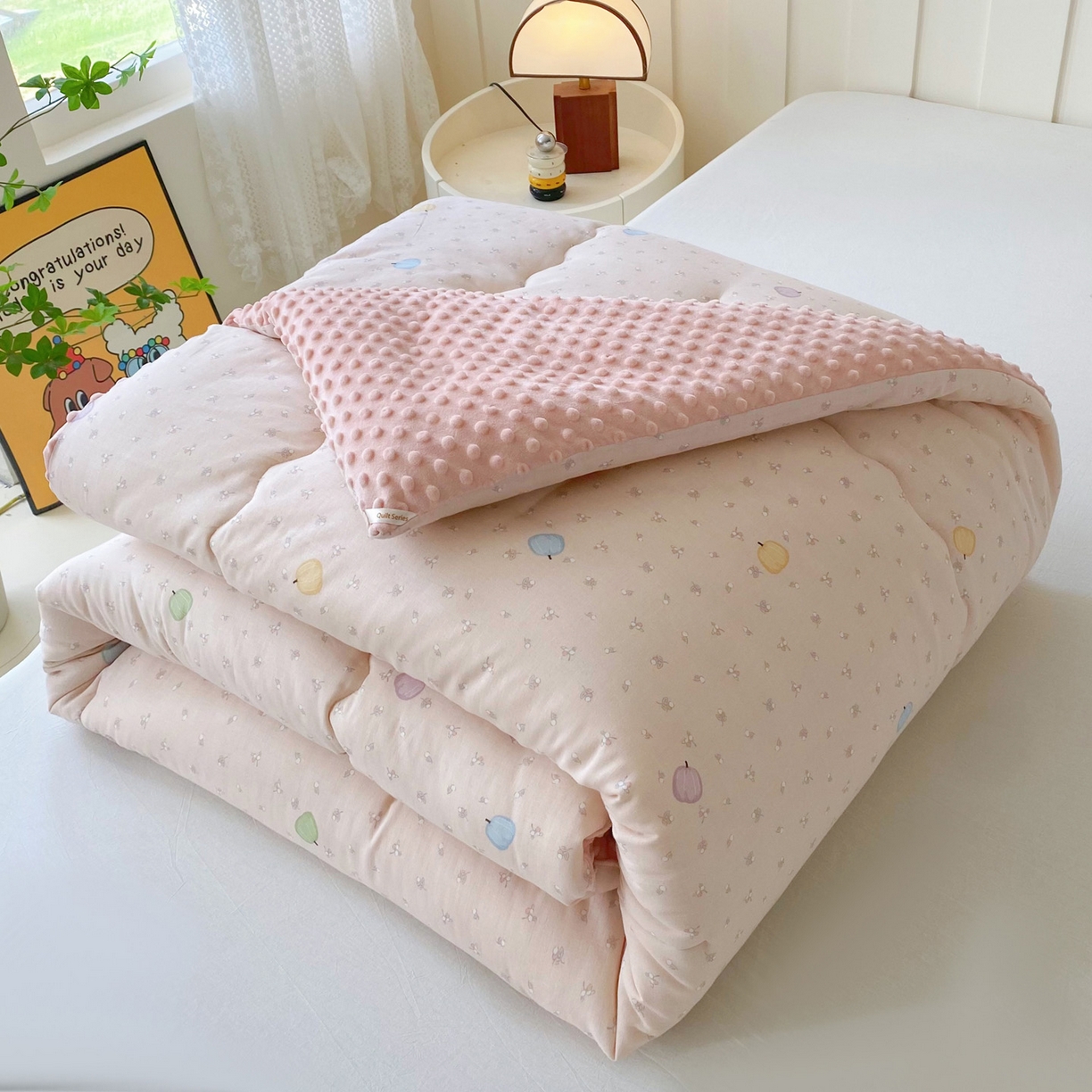 91家纺网 家纺一手货源 找家纺 小叮当家纺仓储工厂店 2025新款A类母婴级全棉双层纱婴儿绒210g豆豆被20%大豆纤维单人双人被芯 甜甜南瓜