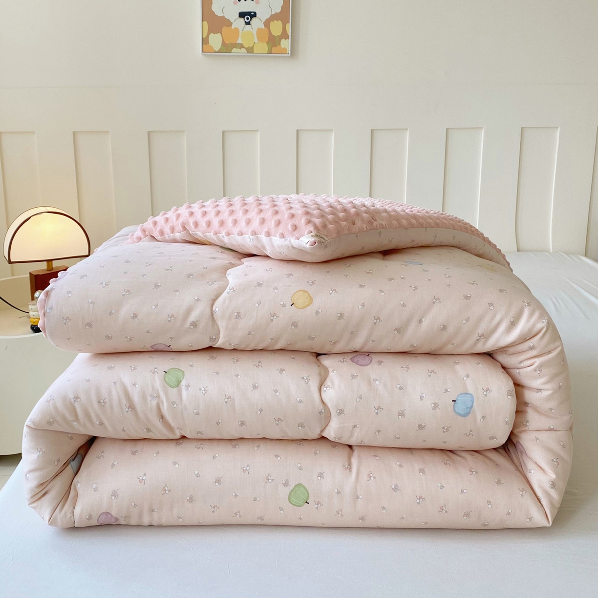 91家纺网 家纺一手货源 找家纺 小叮当家纺仓储工厂店 2025新款A类母婴级全棉双层纱婴儿绒210g豆豆被20%大豆纤维单人双人被芯 甜甜南瓜