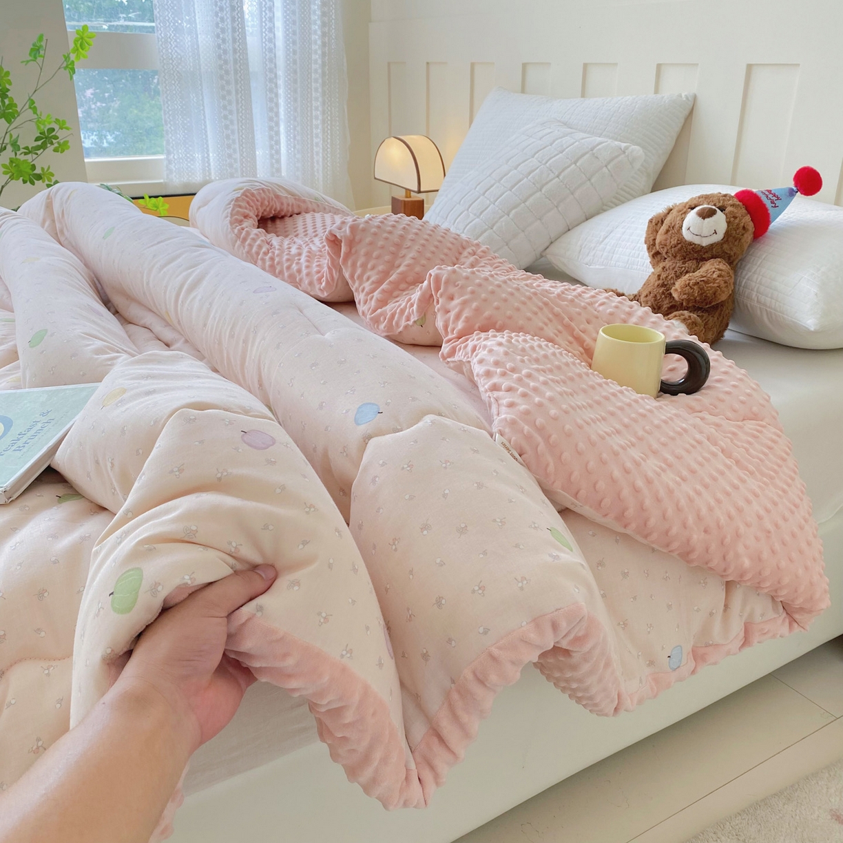 91家纺网 家纺一手货源 找家纺 小叮当家纺仓储工厂店 2025新款A类母婴级全棉双层纱婴儿绒210g豆豆被20%大豆纤维单人双人被芯 甜甜南瓜