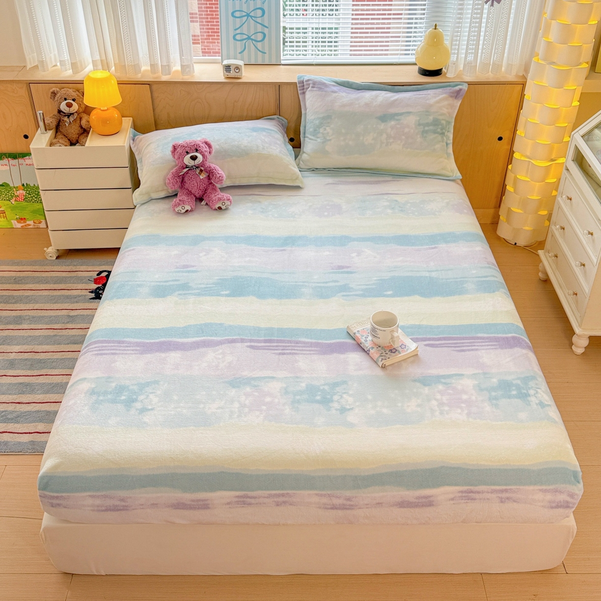 91家纺网 家纺一手货源 找家纺 名兮家居 2025新款高克重印花牛奶绒单床笠床笠单件 彩色的梦