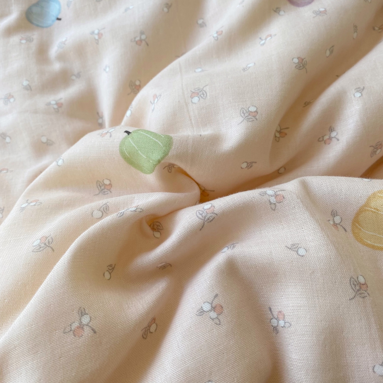 91家纺网 家纺一手货源 找家纺 小叮当家纺仓储工厂店 2025新款A类母婴级全棉双层纱婴儿绒210g豆豆被20%大豆纤维单人双人被芯 甜甜南瓜