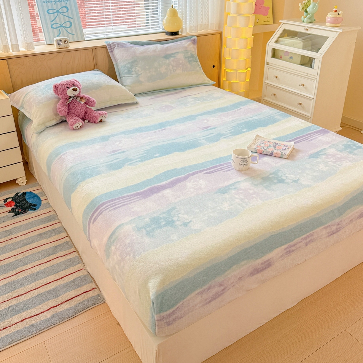 91家纺网 家纺一手货源 找家纺 名兮家居 2025新款高克重印花牛奶绒单床笠床笠单件 彩色的梦