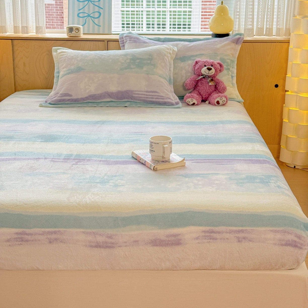 91家纺网 家纺一手货源 找家纺 名兮家居 2025新款高克重印花牛奶绒单床笠床笠单件 彩色的梦