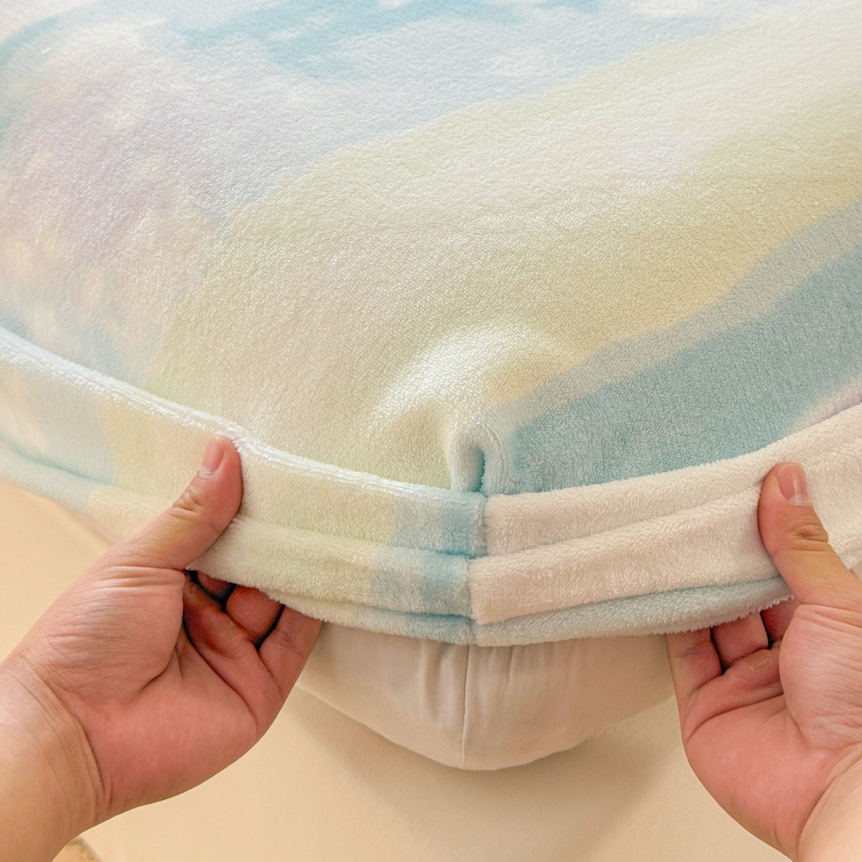 91家纺网 家纺一手货源 找家纺 名兮家居 2025新款高克重印花牛奶绒单床笠床笠单件 彩色的梦