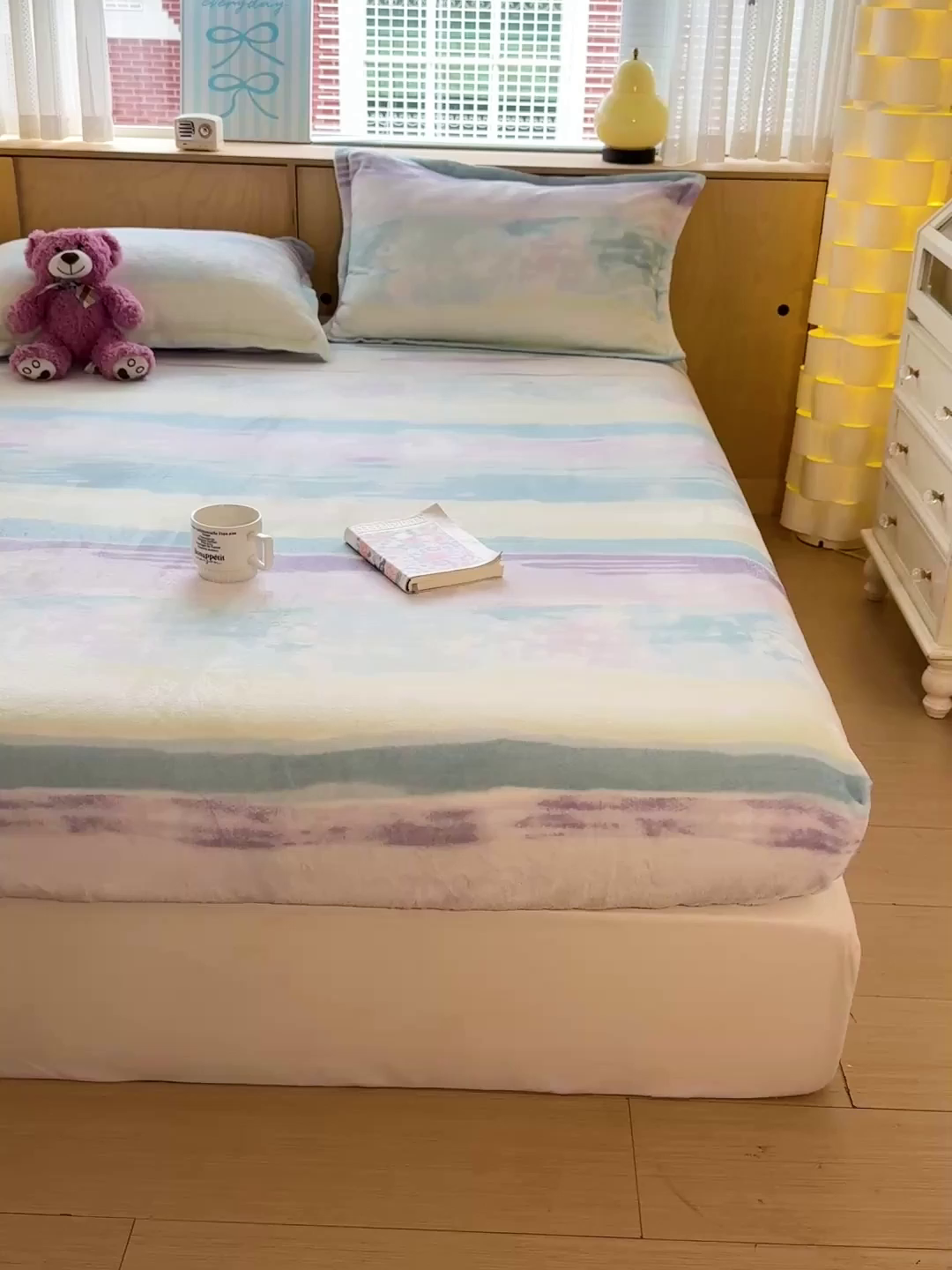 91家纺网 家纺一手货源 找家纺 名兮家居 2025新款高克重印花牛奶绒单床笠床笠单件 彩色的梦