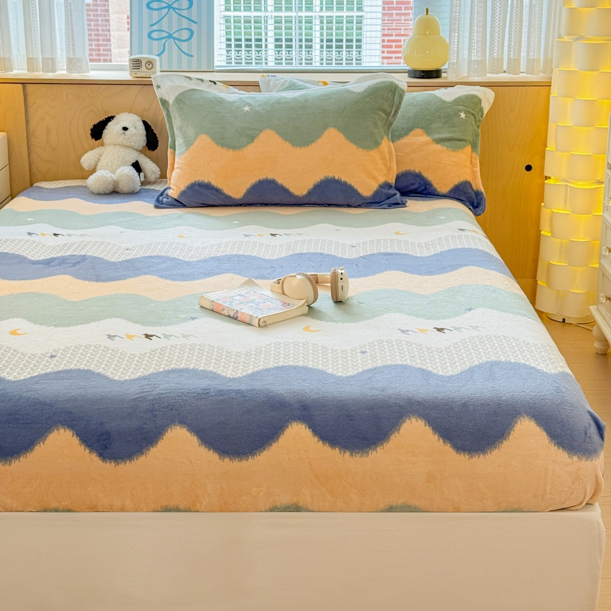 91家纺网 家纺一手货源 找家纺 名兮家居 2025新款高克重印花牛奶绒单床笠床笠单件 乘风破浪