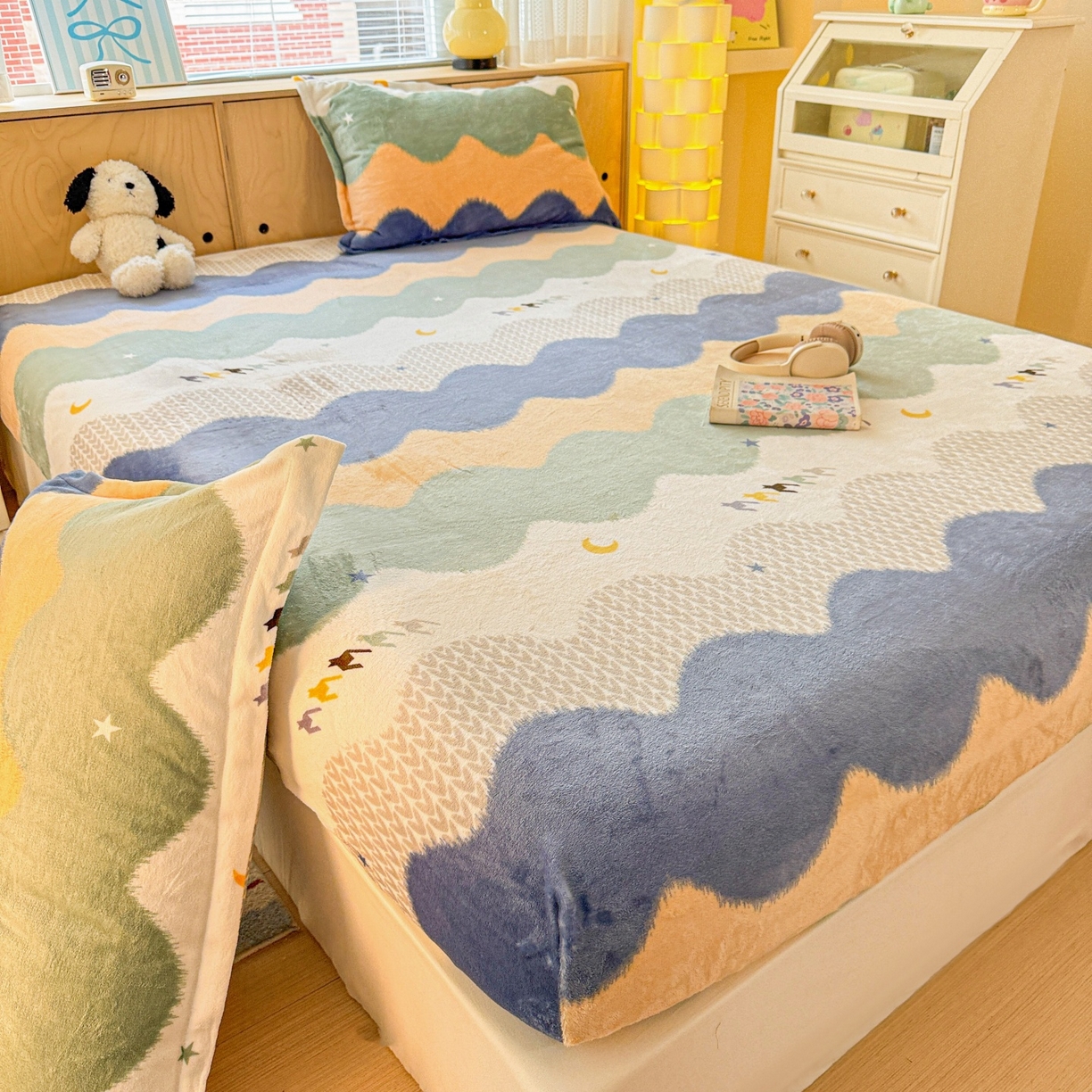 91家纺网 家纺一手货源 找家纺 名兮家居 2025新款高克重印花牛奶绒单床笠床笠单件 乘风破浪